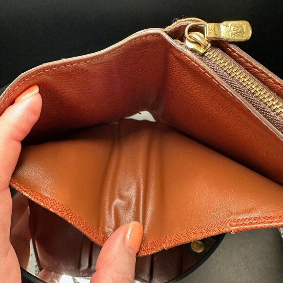 Louis Vuitton Compact Zippé Wallet - GUC - Picture 7 of 10